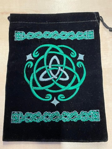 Zakje runen triskele